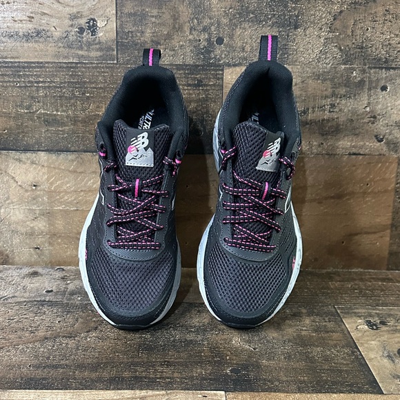 New Balance 573 V3 Black and Pink Size 7 Trail Runner ✨ NEW - Picture 4 of 8